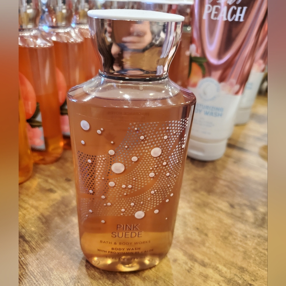 Bath & Body Works Pink Suede Body Wash - Picture 2 of 2